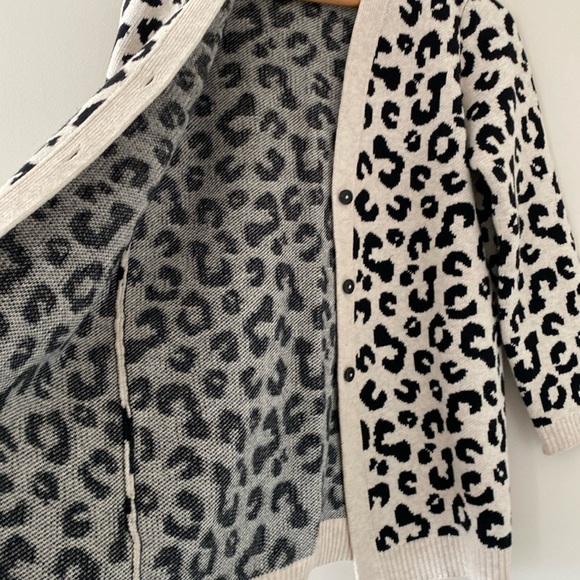 J. Jill Leopard Print Button Up Relaxed Fit Soft Cardigan Sweater Size S - Picture 6 of 14